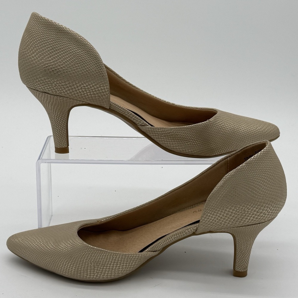 Chinese Laundry Gold 2.75" Heels Size 9 M Pumps Textured Pointed Toe Cushioned.